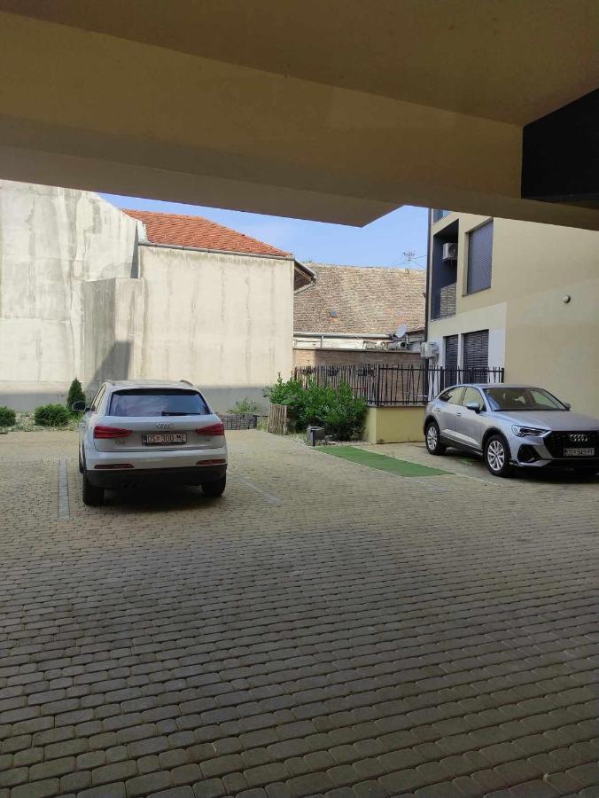 Apartman Waldy Ösek Dış mekan fotoğraf